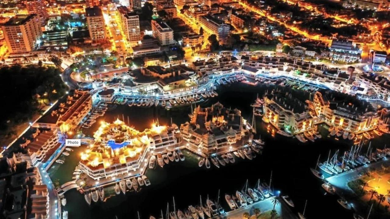 Puerto Marina, Apartamento Frente Al Mar Benalmadena Bagian luar foto
